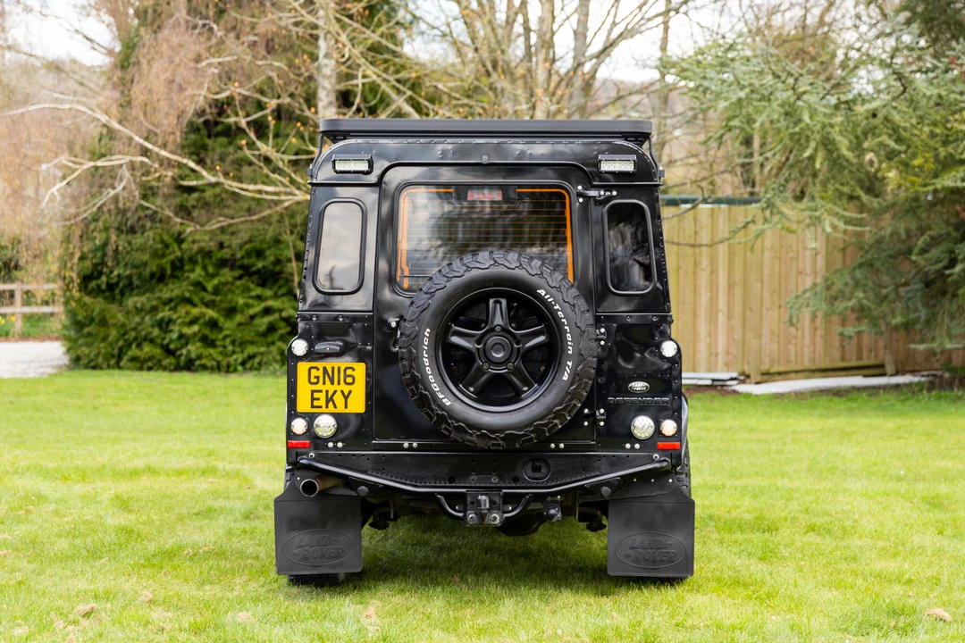 2016 Land Rover Defender 110 - Image 10 of 31