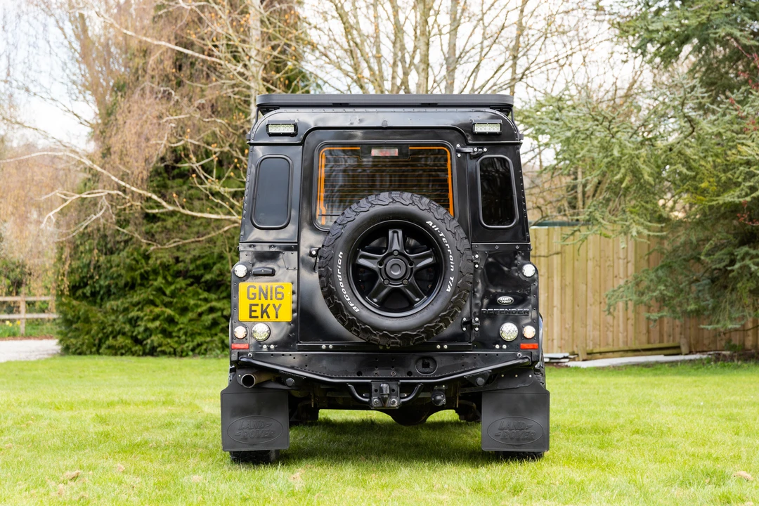 2016 Land Rover Defender 110 - Image 15 of 31