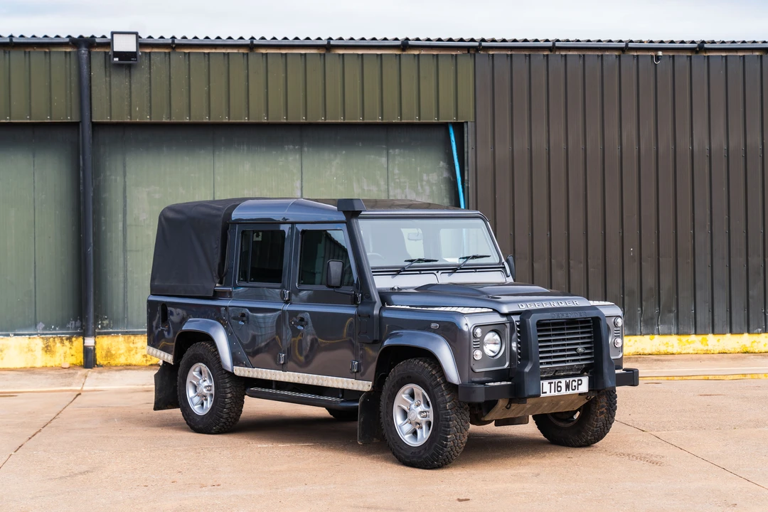 2016 Land Rover Defender 110 - Image 4 of 31