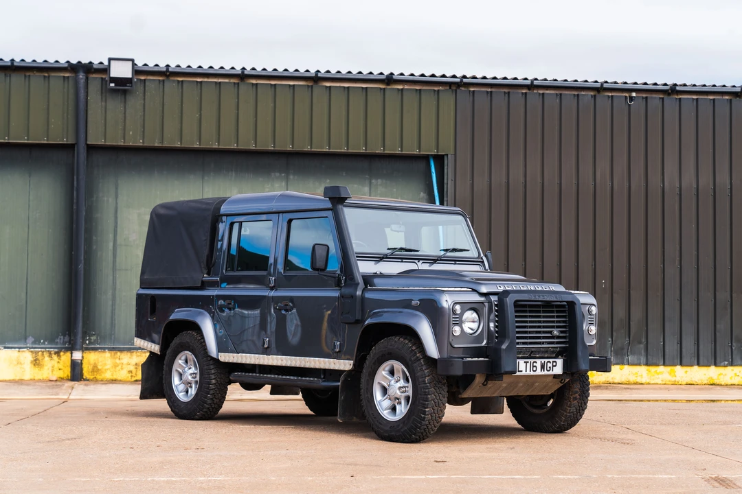2016 Land Rover Defender 110 - Image 11 of 31