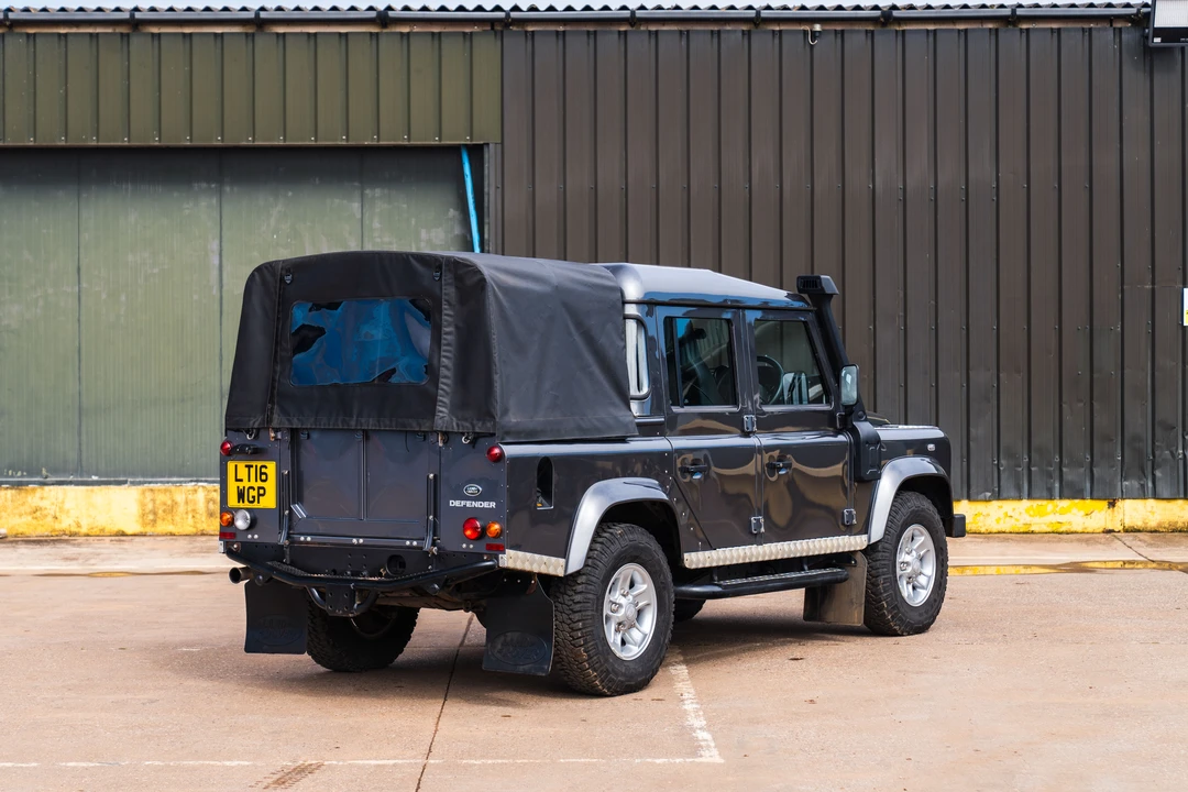 2016 Land Rover Defender 110 - Image 12 of 31