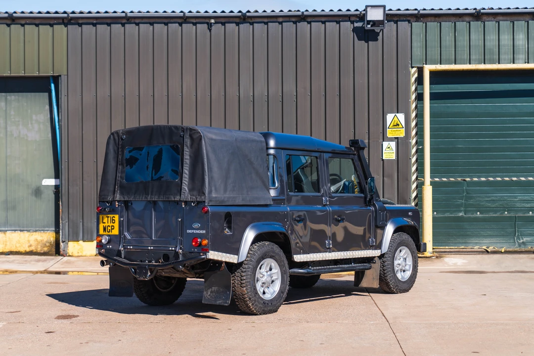 2016 Land Rover Defender 110 - Image 6 of 31