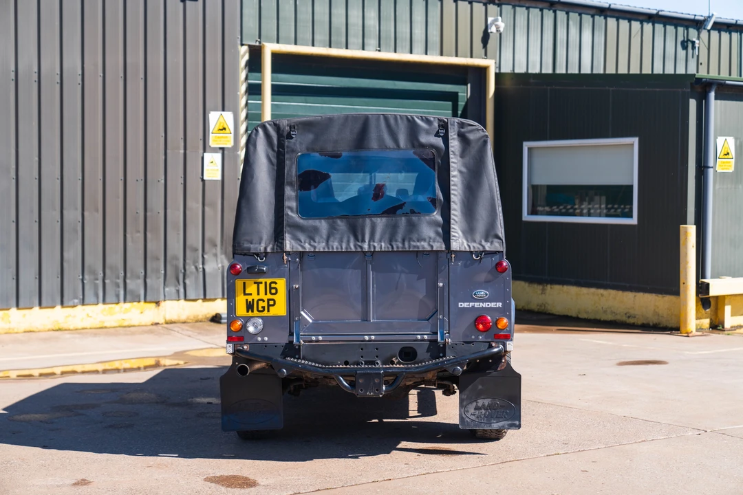 2016 Land Rover Defender 110 - Image 13 of 31