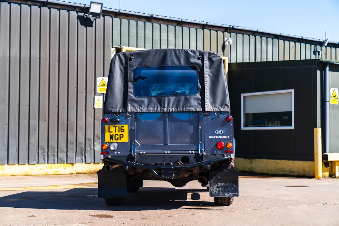 2016 Land Rover Defender 110 - Image 7 of 31