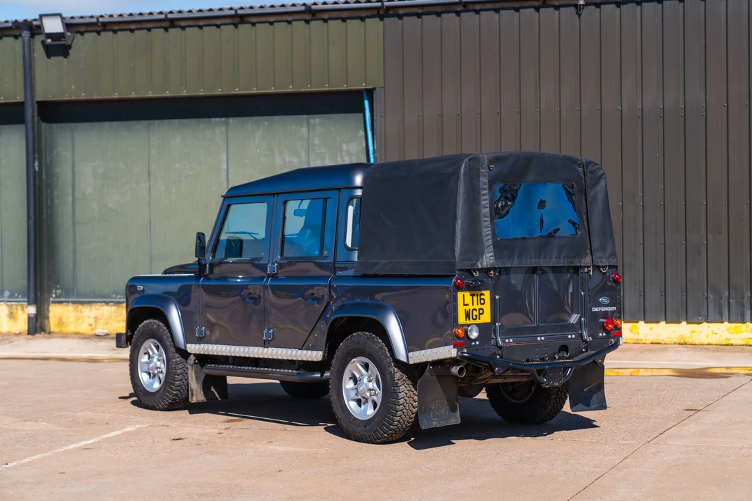 2016 Land Rover Defender 110 - Image 8 of 31