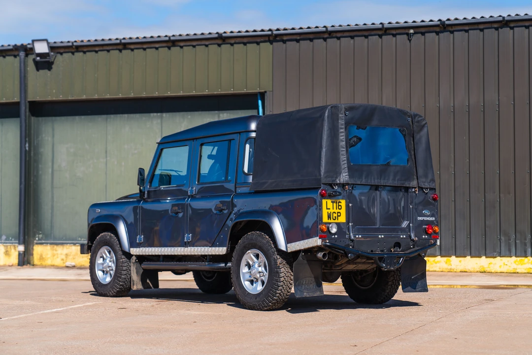 2016 Land Rover Defender 110 - Image 14 of 31