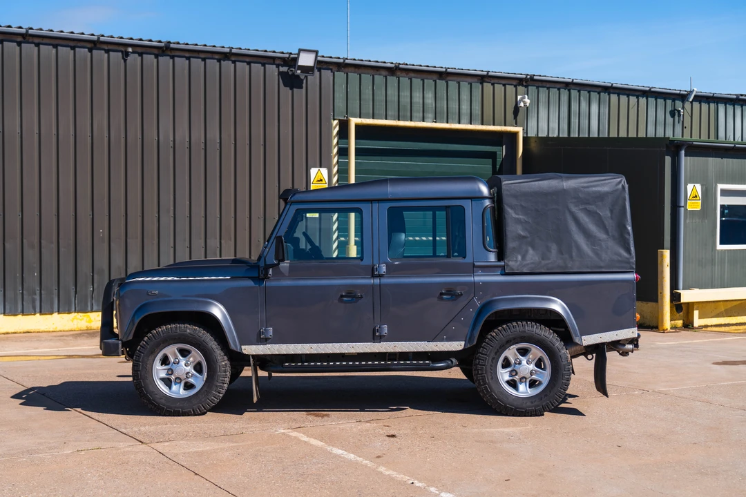 2016 Land Rover Defender 110 - Image 15 of 31