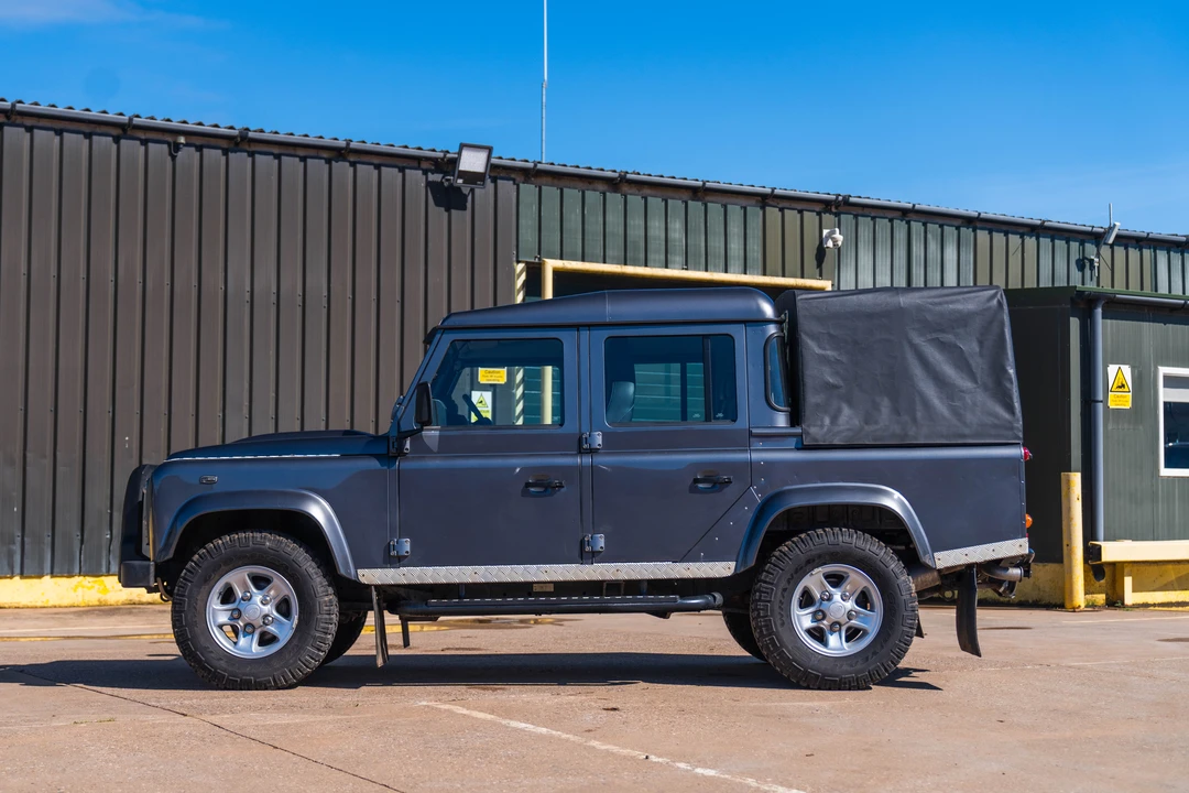 2016 Land Rover Defender 110 - Image 9 of 31