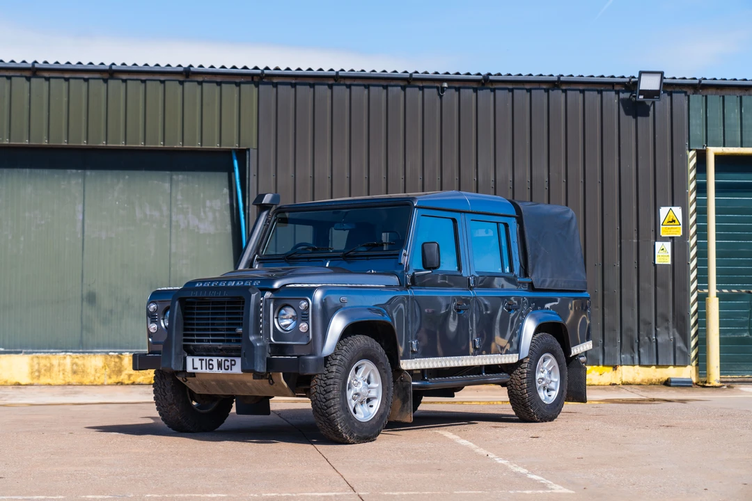 2016 Land Rover Defender 110 - Image 10 of 31