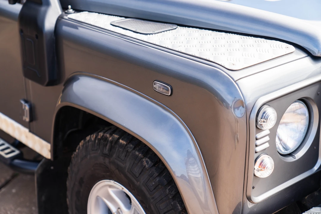 2016 Land Rover Defender 110 - Image 25 of 31