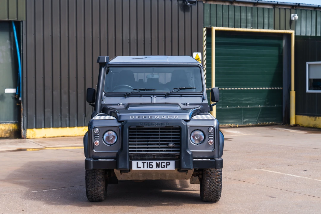 2016 Land Rover Defender 110 - Image 17 of 31
