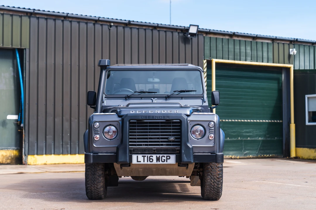 2016 Land Rover Defender 110 - Image 3 of 31