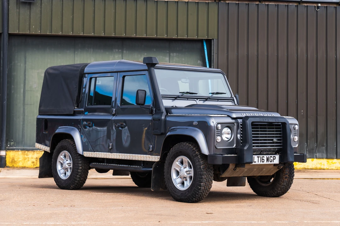2016 Land Rover Defender 110 - Image 2 of 31