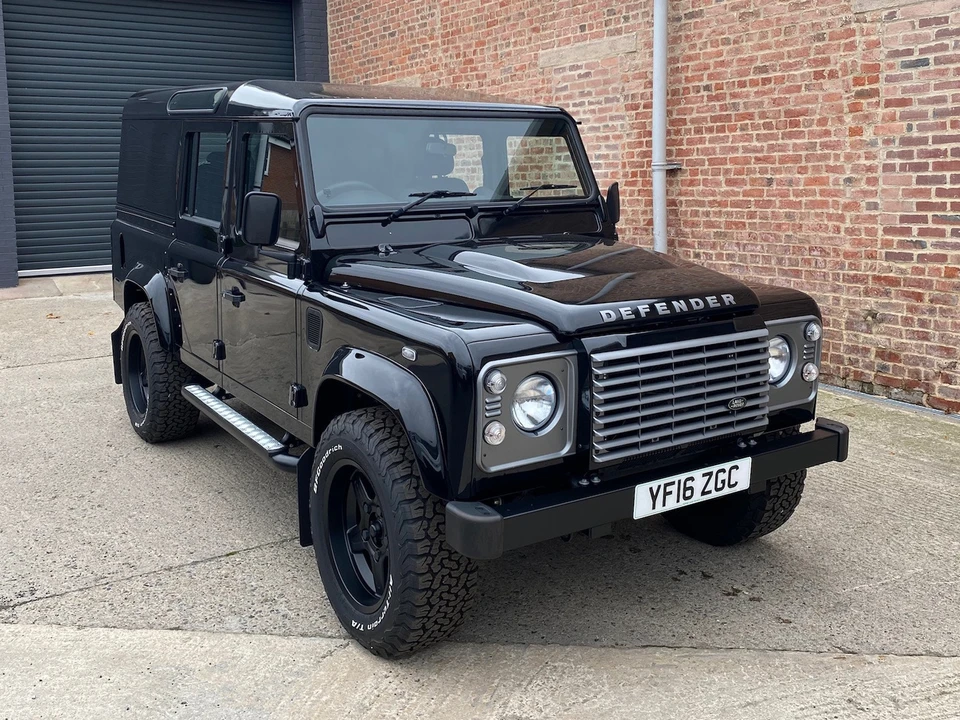 2016 Land Rover Defender 110 - Image 2 of 31
