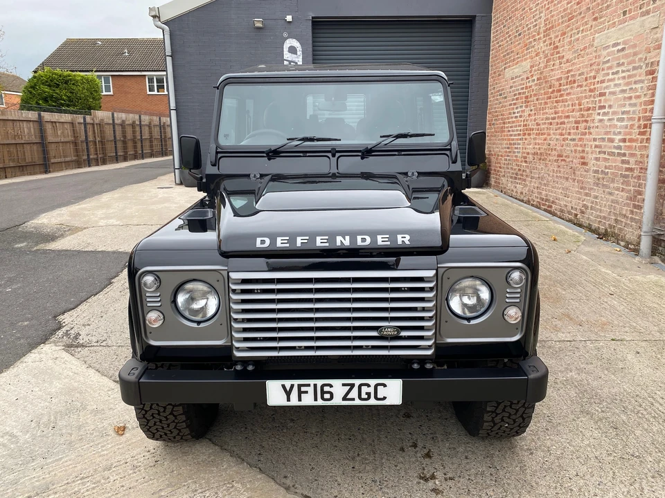 2016 Land Rover Defender 110 - Image 3 of 31