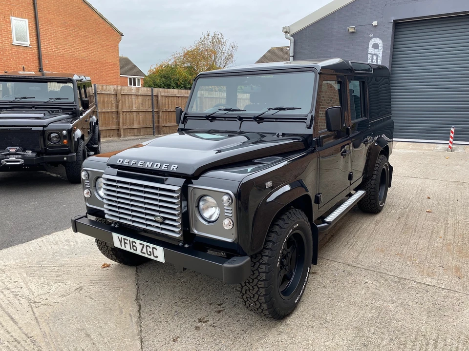 2016 Land Rover Defender 110 - Image 4 of 31