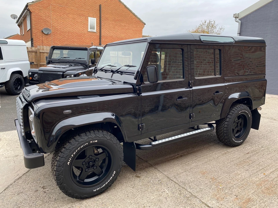 2016 Land Rover Defender 110 - Image 5 of 31