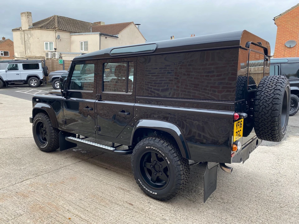 2016 Land Rover Defender 110 - Image 6 of 31