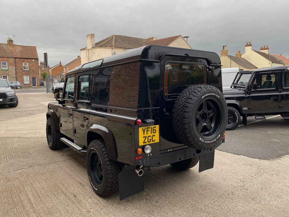 2016 Land Rover Defender 110 - Image 7 of 31