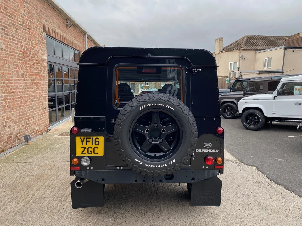 2016 Land Rover Defender 110 - Image 8 of 31