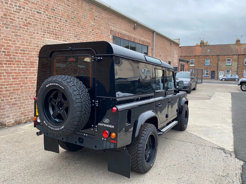 2016 Land Rover Defender 110 - Image 9 of 31