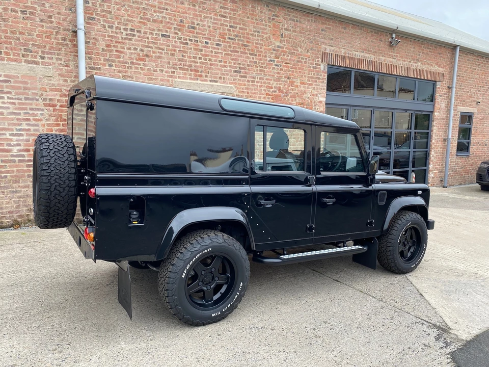 2016 Land Rover Defender 110 - Image 10 of 31