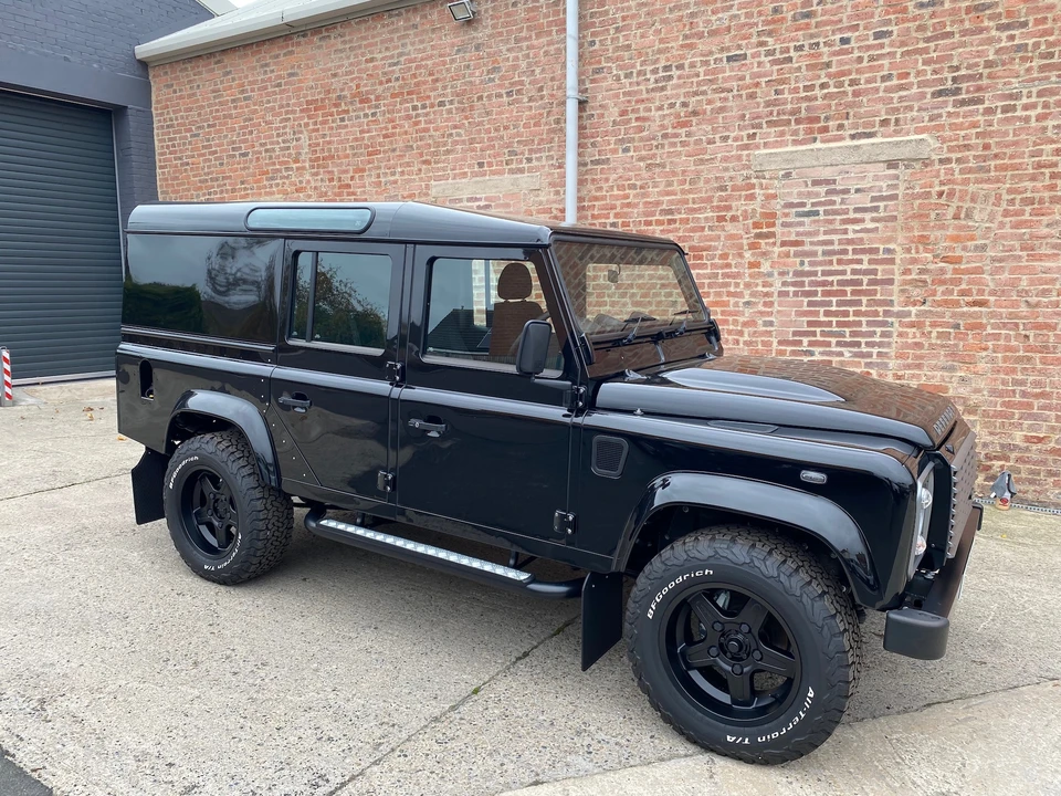 2016 Land Rover Defender 110 - Image 13 of 31