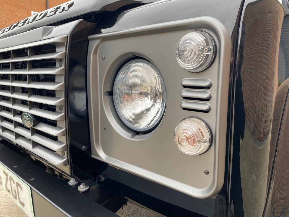 2016 Land Rover Defender 110 - Image 16 of 31