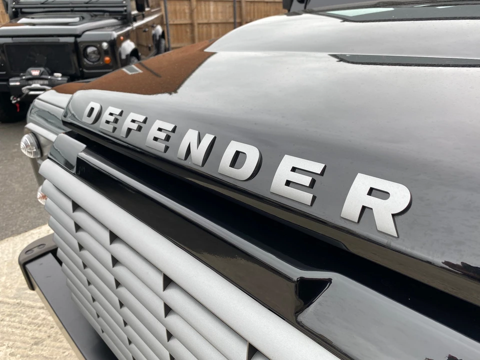 2016 Land Rover Defender 110 - Image 17 of 31