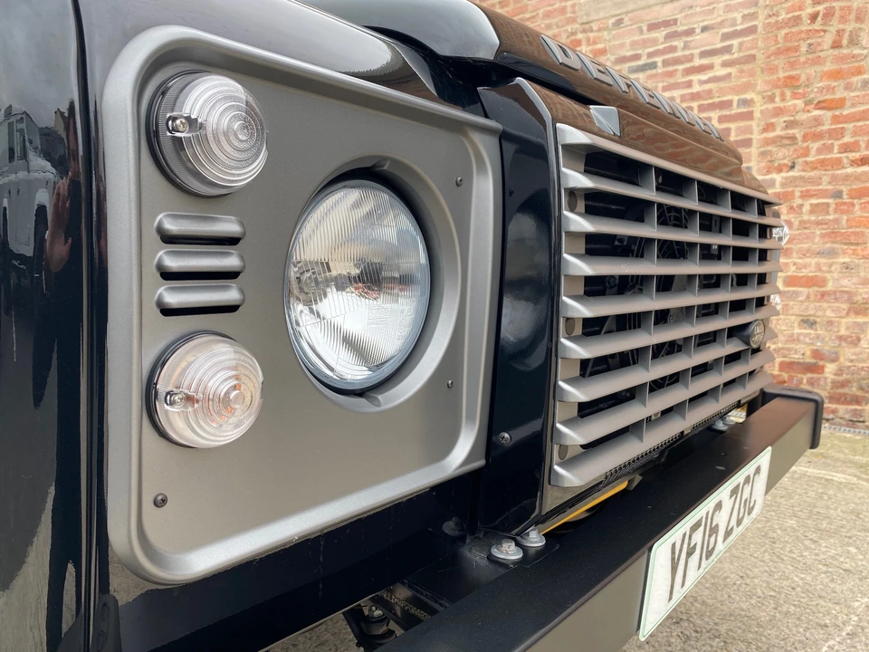 2016 Land Rover Defender 110 - Image 18 of 31