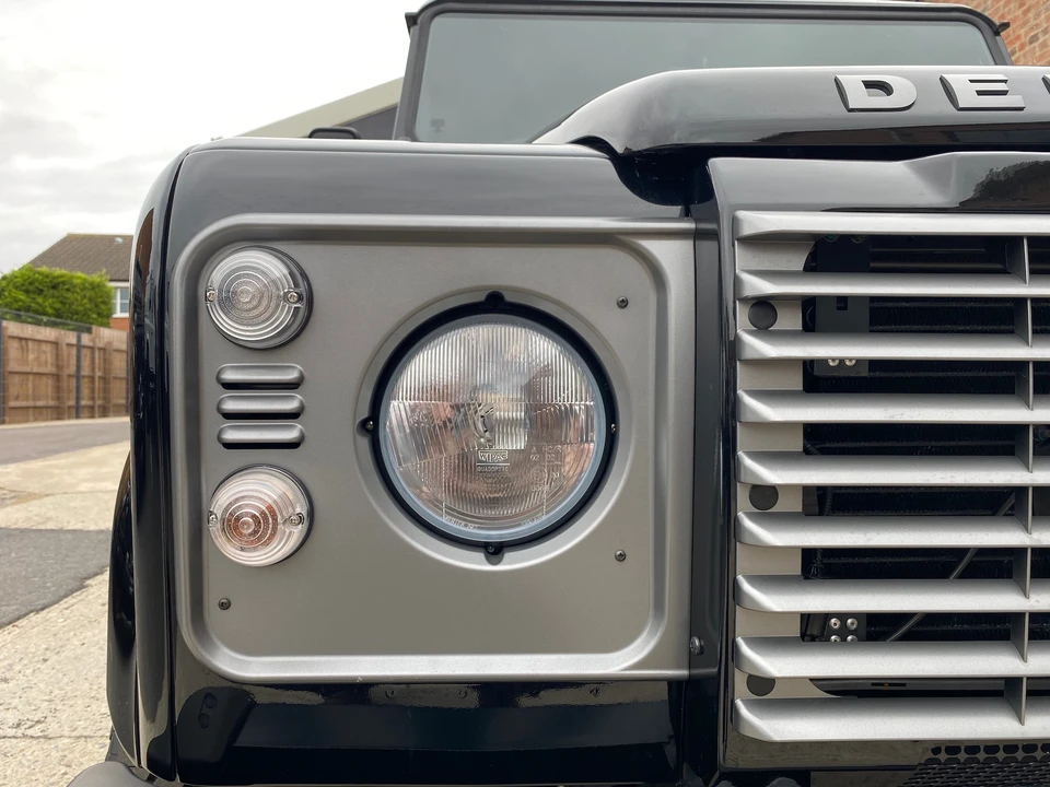 2016 Land Rover Defender 110 - Image 19 of 31