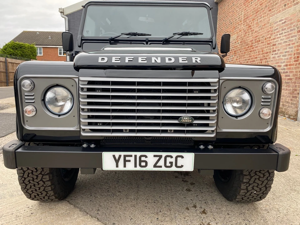 2016 Land Rover Defender 110 - Image 22 of 31