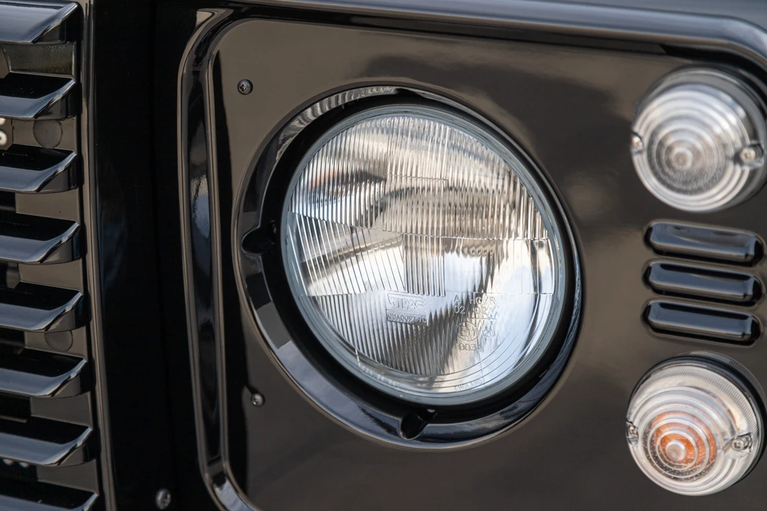 2016 Land Rover Defender 110 - Image 17 of 31