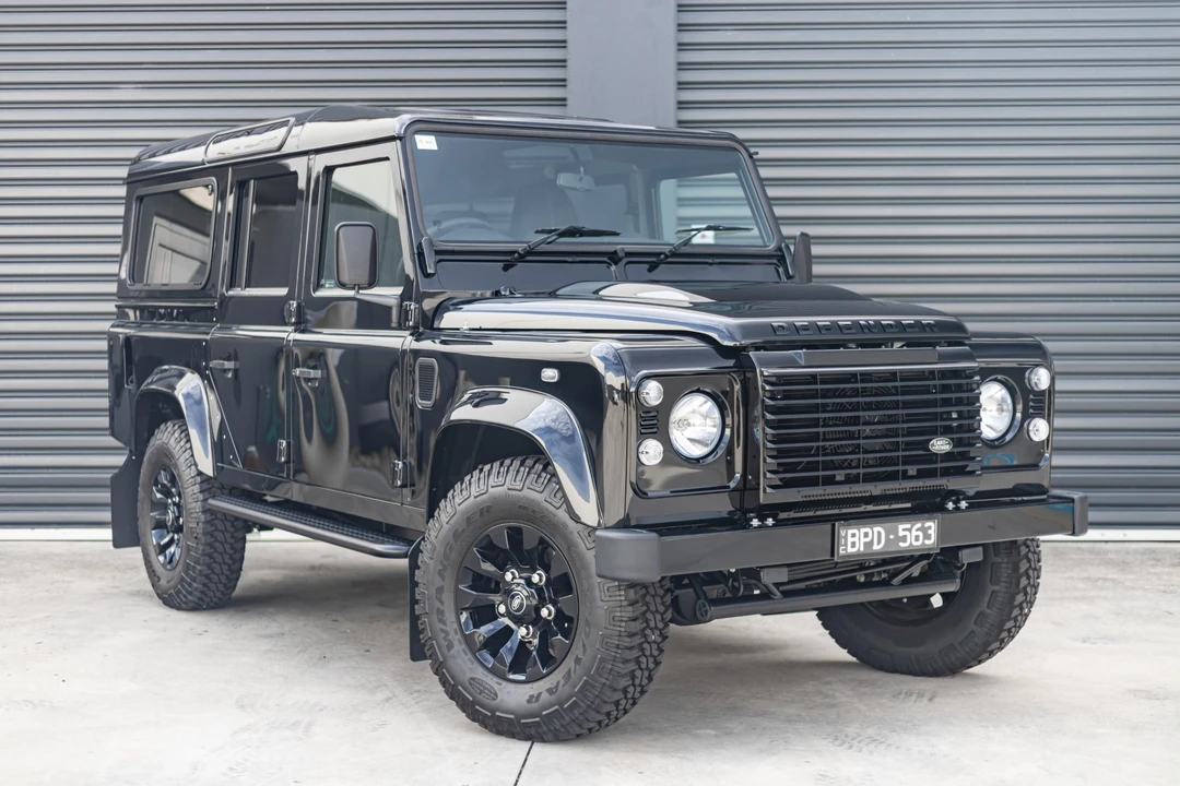2016 Land Rover Defender 110 - Image 11 of 31