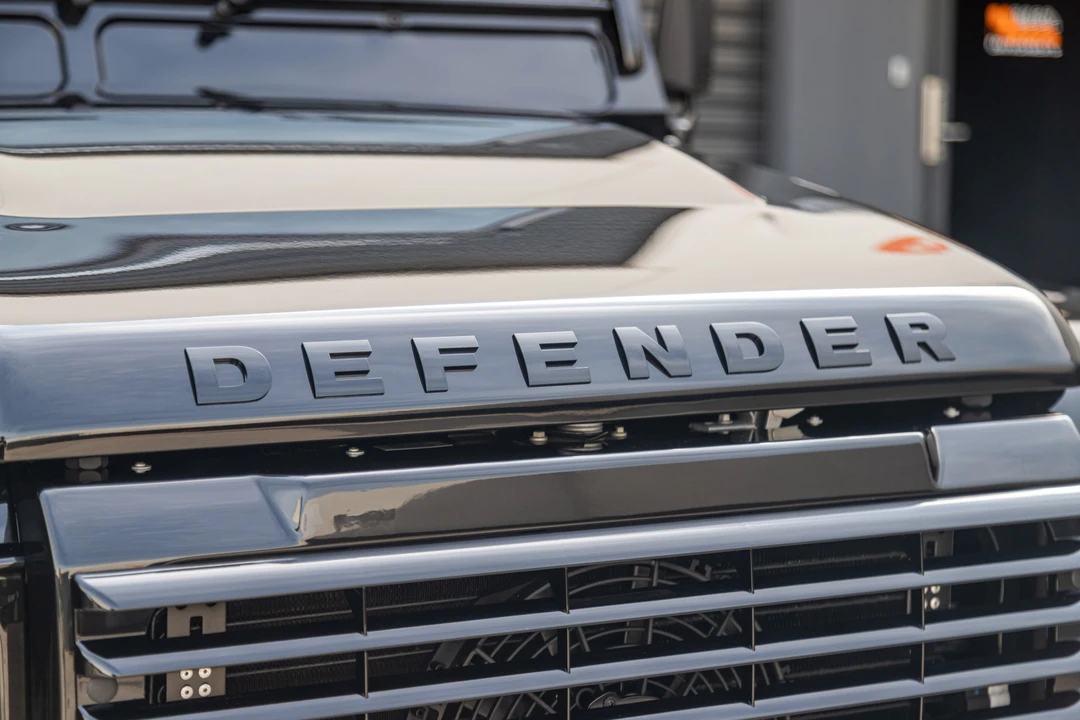 2016 Land Rover Defender 110 - Image 14 of 31