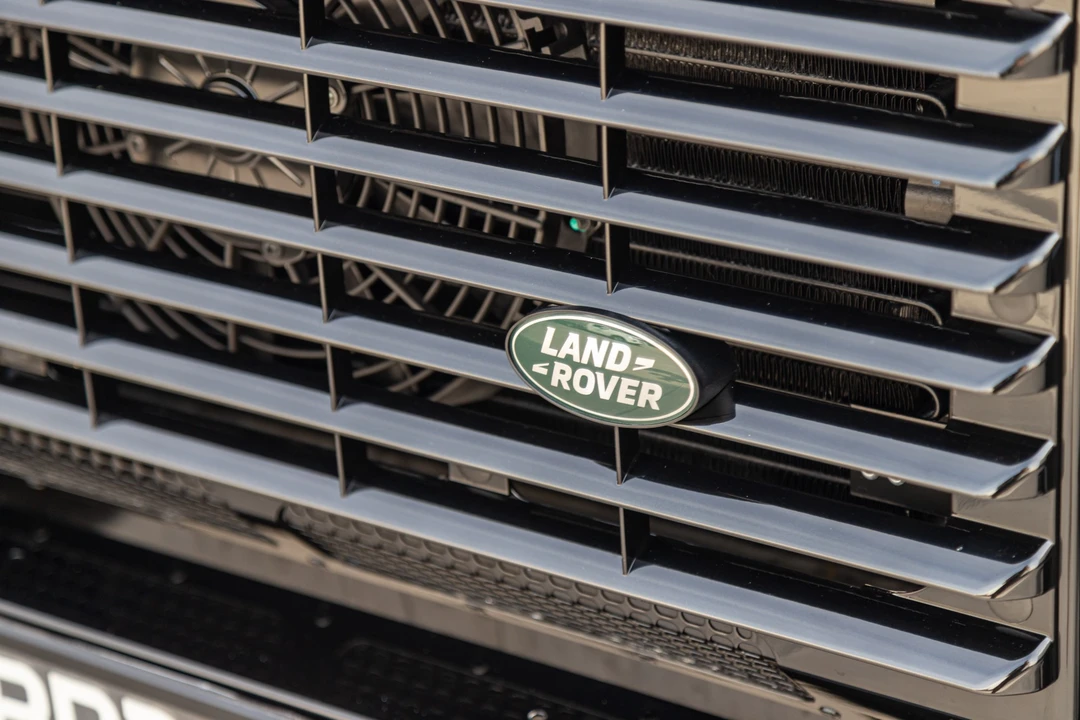 2016 Land Rover Defender 110 - Image 15 of 31