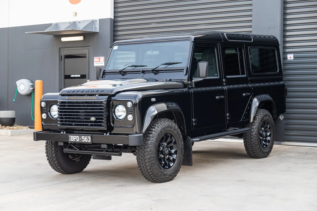 2016 Land Rover Defender 110 - Image 10 of 31