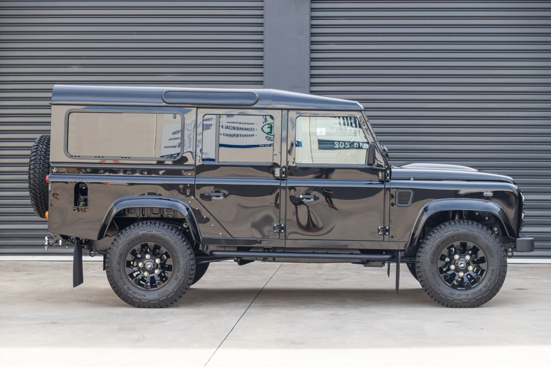 2016 Land Rover Defender 110 - Image 5 of 31