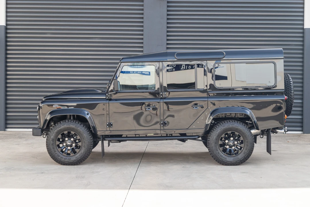 2016 Land Rover Defender 110 - Image 9 of 31