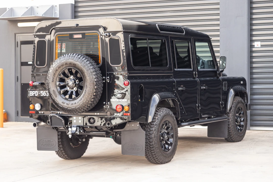 2016 Land Rover Defender 110 - Image 6 of 31