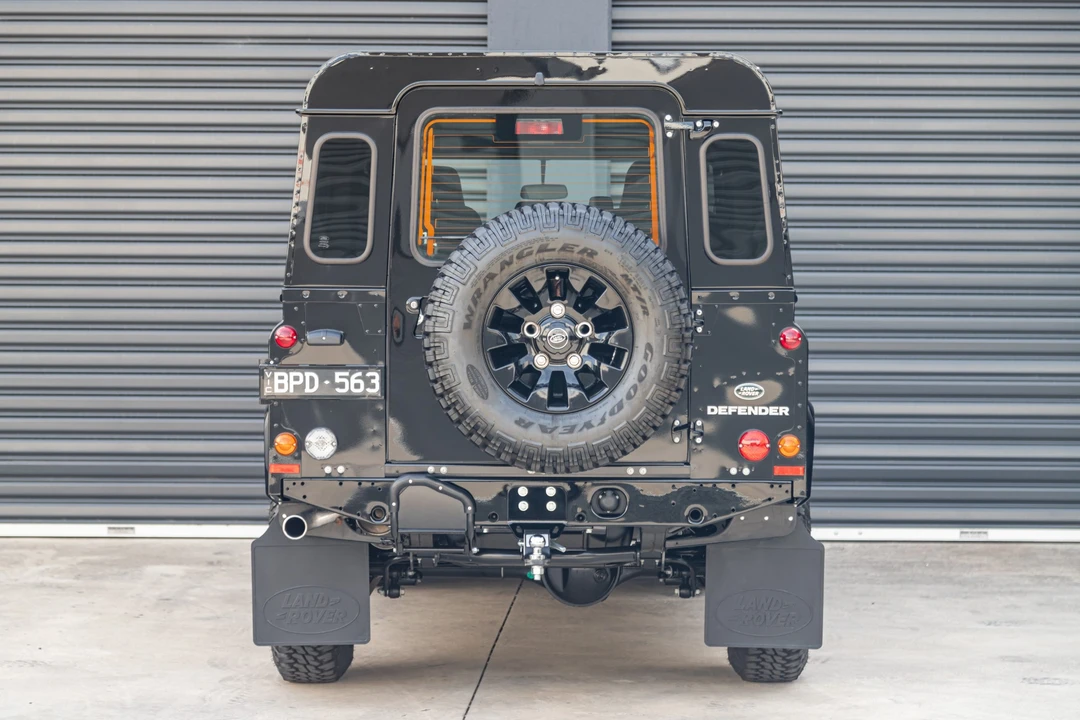 2016 Land Rover Defender 110 - Image 7 of 31
