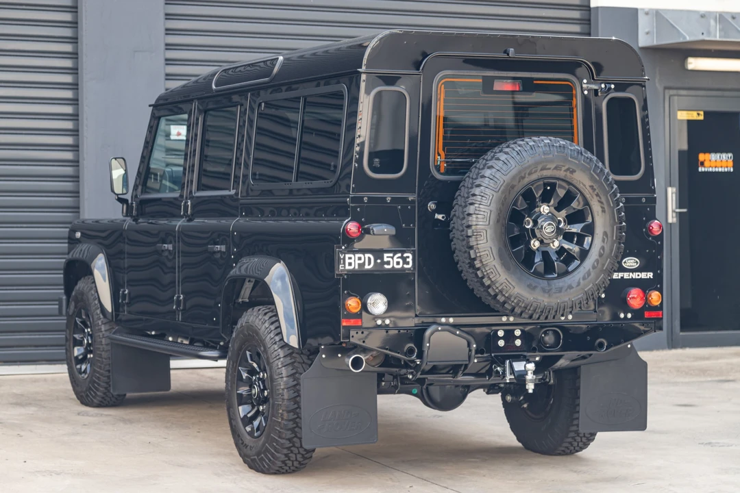 2016 Land Rover Defender 110 - Image 8 of 31