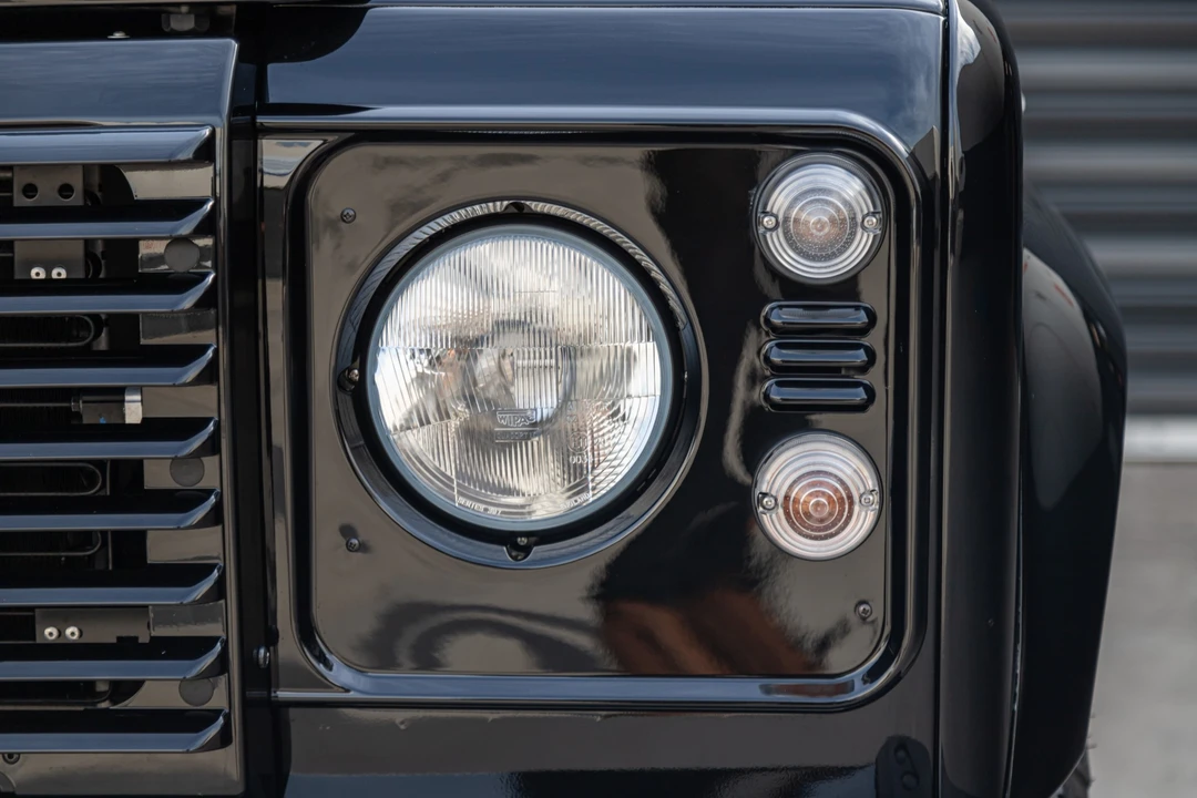 2016 Land Rover Defender 110 - Image 18 of 31