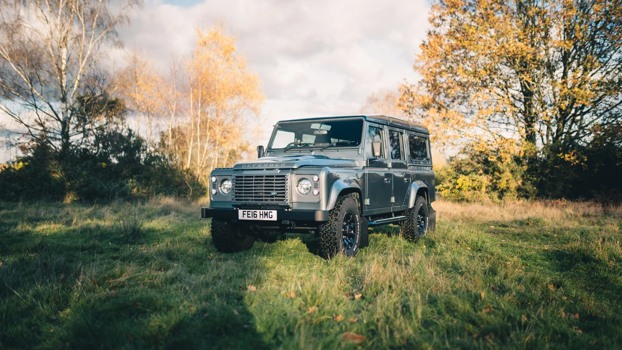 2016 Land Rover Defender 110 - Image 14 of 31
