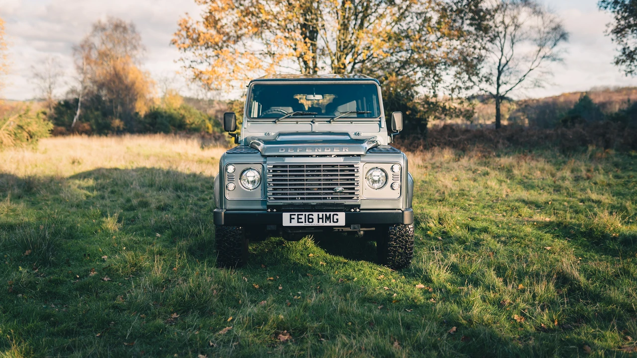 2016 Land Rover Defender 110 - Image 3 of 31
