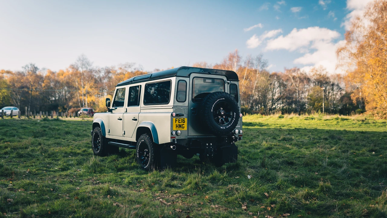 2016 Land Rover Defender 110 - Image 8 of 31