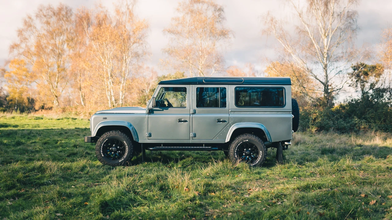 2016 Land Rover Defender 110 - Image 9 of 31
