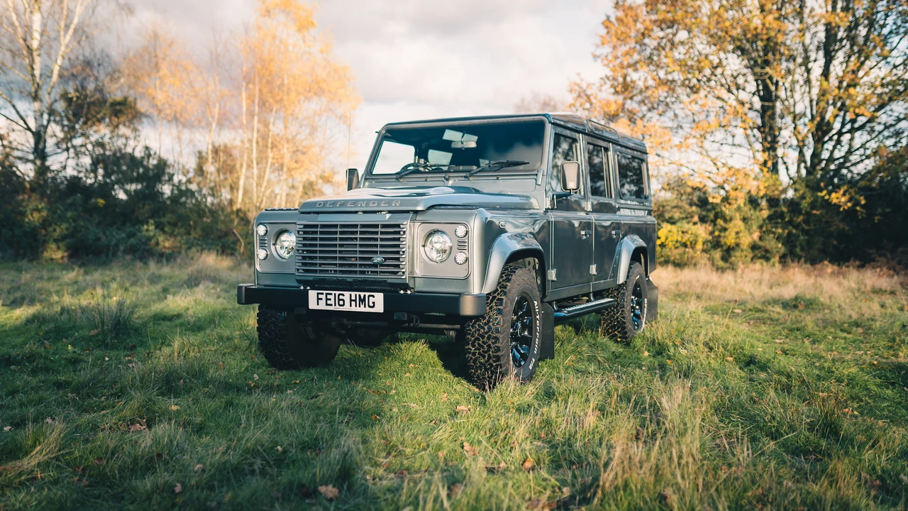 2016 Land Rover Defender 110 - Image 10 of 31