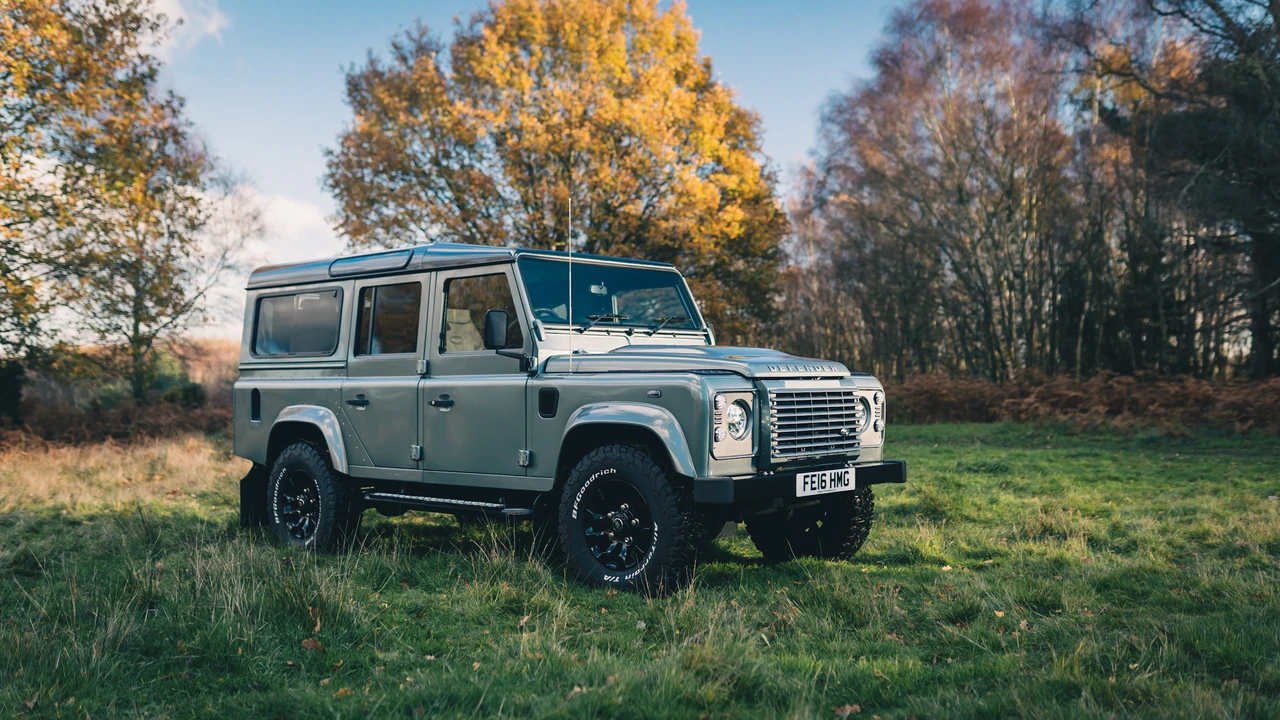 2016 Land Rover Defender 110 - Image 4 of 31