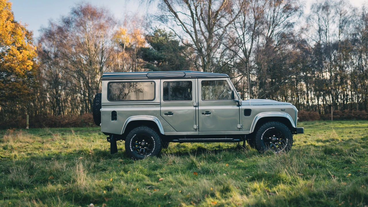 2016 Land Rover Defender 110 - Image 5 of 31